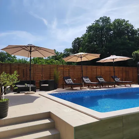 Debora Sa Privatnim Bazenom Apartment Pula