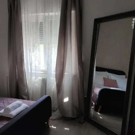 Debora Sa Privatnim Bazenom