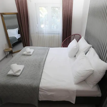 Debora Sa Privatnim Bazenom アパート *