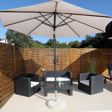 Debora Sa Privatnim Bazenom *