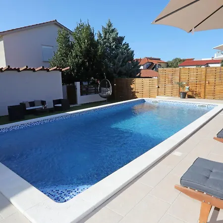 Debora Sa Privatnim Bazenom *