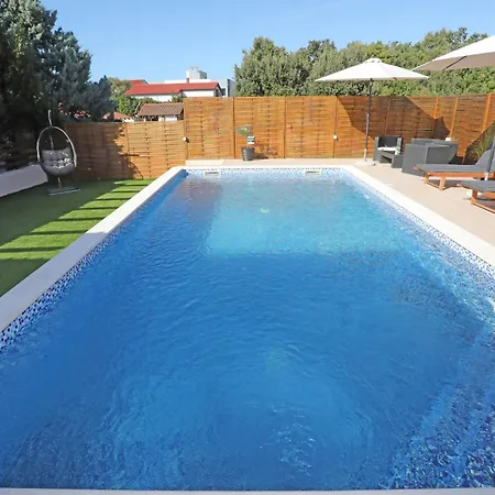 Debora Sa Privatnim Bazenom Apartment *