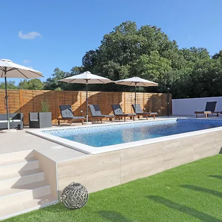 アパート Debora Sa Privatnim Bazenom プーラ