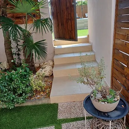 Debora Sa Privatnim Bazenom * プーラ