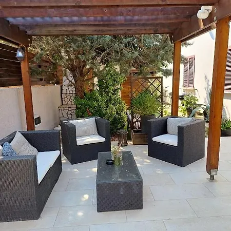 Debora Sa Privatnim Bazenom Apartment