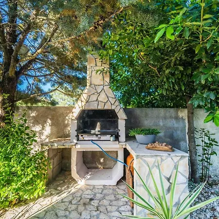 Debora Sa Privatnim Bazenom