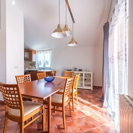 Apartment Debora Sa Privatnim Bazenom Pula