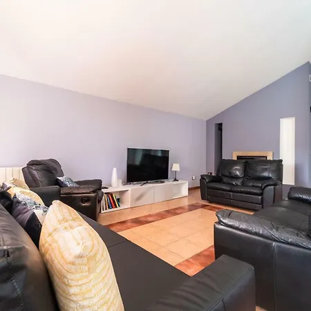 Debora Sa Privatnim Bazenom Apartment