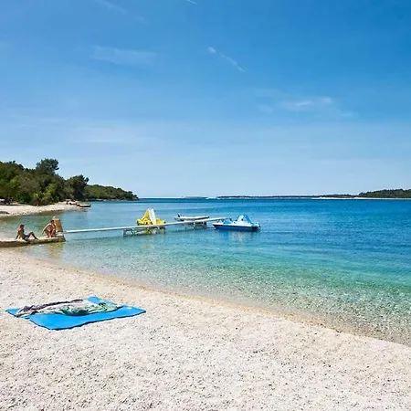 Debora Sa Privatnim Bazenom Apartment Pula