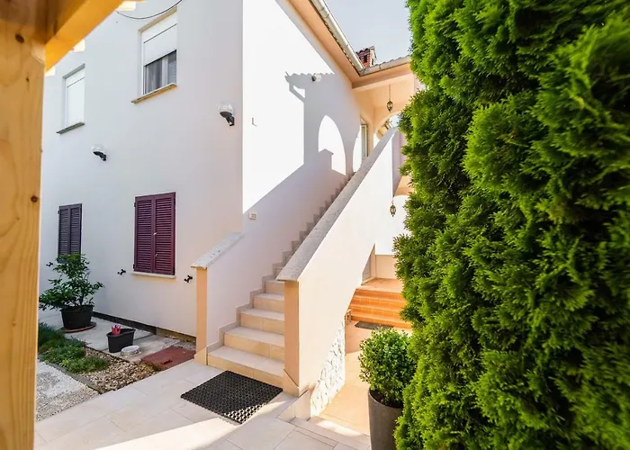 Debora Sa Privatnim Bazenom * Pula