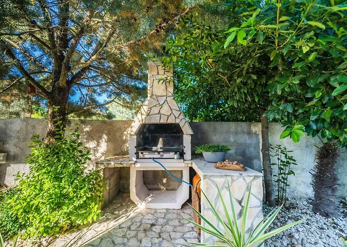 Debora Sa Privatnim Bazenom