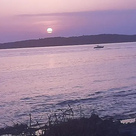 Debora Sa Privatnim Bazenom