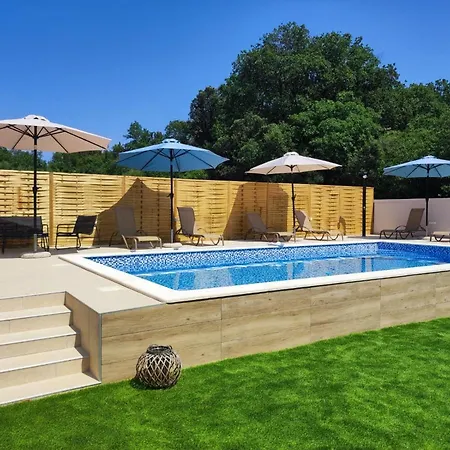 Debora Sa Privatnim Bazenom Apartamento