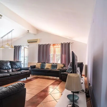 Debora Sa Privatnim Bazenom Apartment