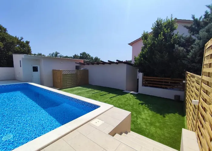 Daire Debora Sa Privatnim Bazenom