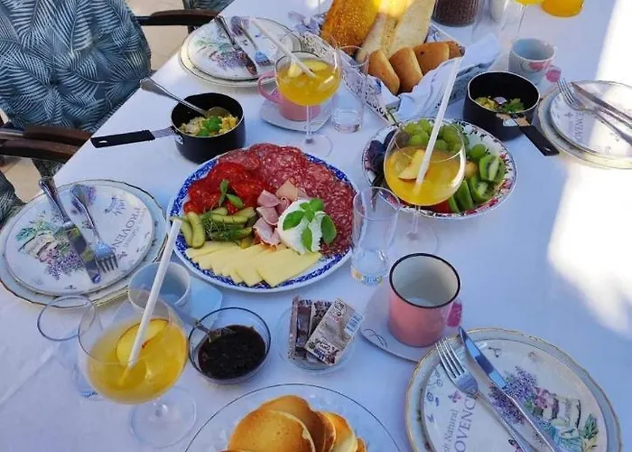 Daire Debora Sa Privatnim Bazenom