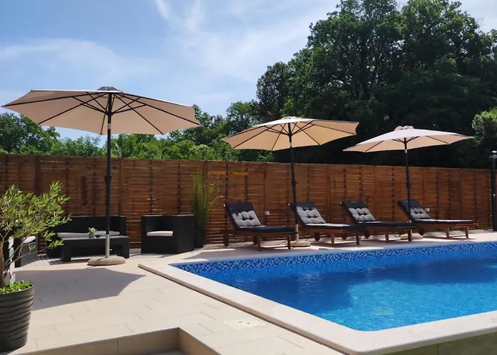 Debora Sa Privatnim Bazenom Daire Pula