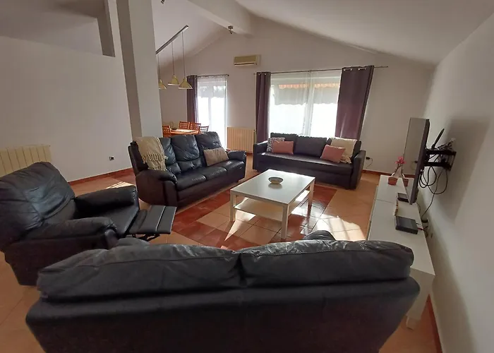 Debora Sa Privatnim Bazenom Daire *