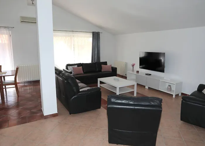 Debora Sa Privatnim Bazenom Daire