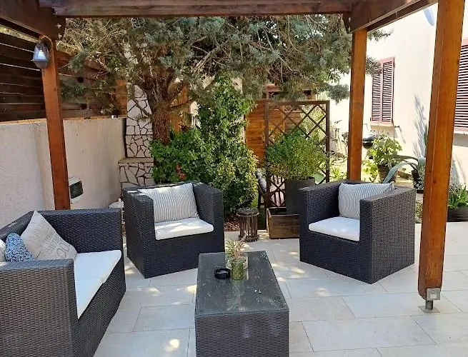 Debora Sa Privatnim Bazenom Apartman