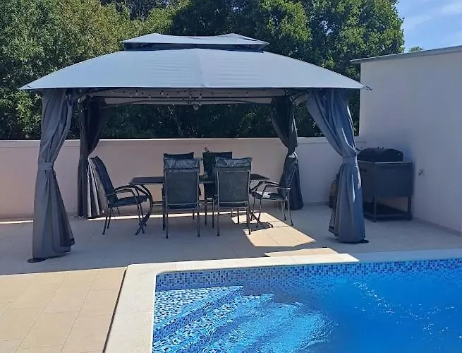 Debora Sa Privatnim Bazenom *