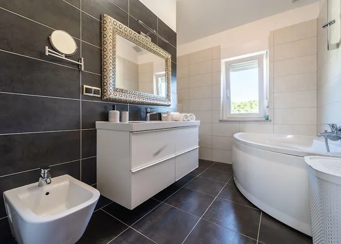 Debora Sa Privatnim Bazenom Apartman