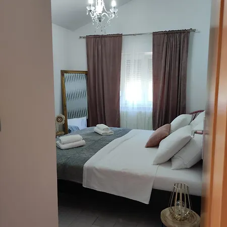 Lejlighed Debora Sa Privatnim Bazenom *