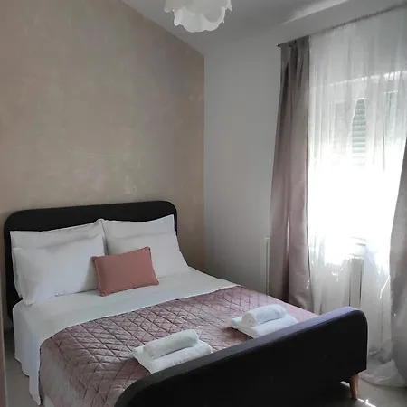 Lejlighed Debora Sa Privatnim Bazenom Pula