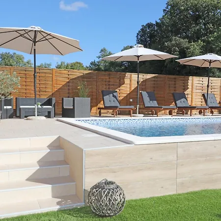 Debora Sa Privatnim Bazenom דירה *