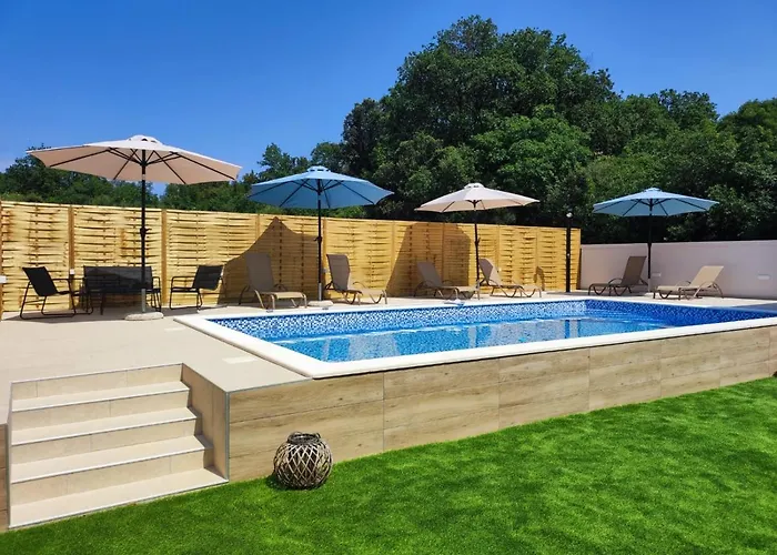 Debora Sa Privatnim Bazenom דירה