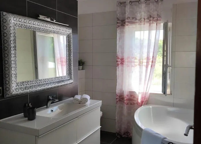 Debora Sa Privatnim Bazenom דירה