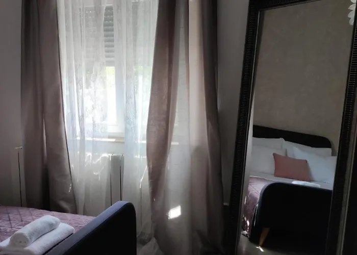 Debora Sa Privatnim Bazenom