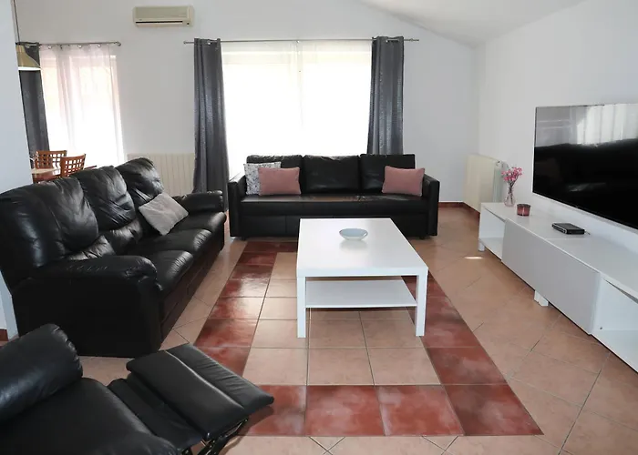 דירה Debora Sa Privatnim Bazenom *