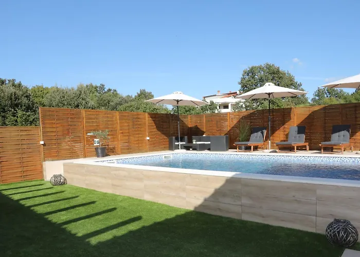 Debora Sa Privatnim Bazenom *