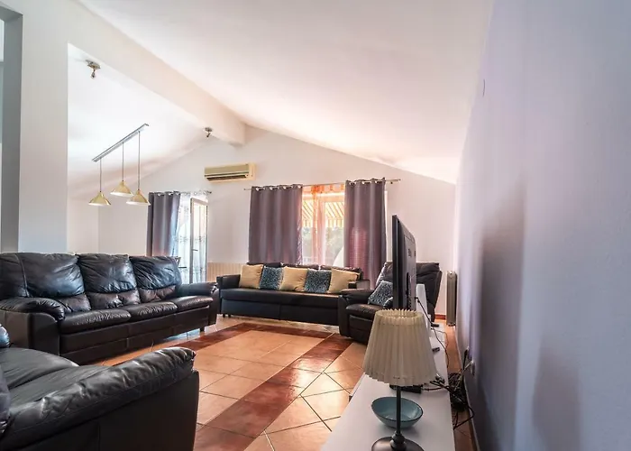 Debora Sa Privatnim Bazenom דירה